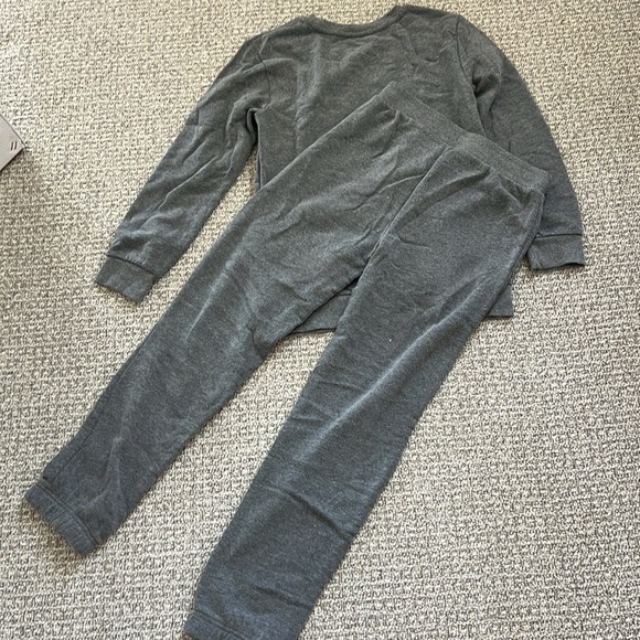 Disney Mickey Mouse Holiday Christmas Grey Red Sweatshirt Jogger Set Boys XL Pj - Picture 6 of 6